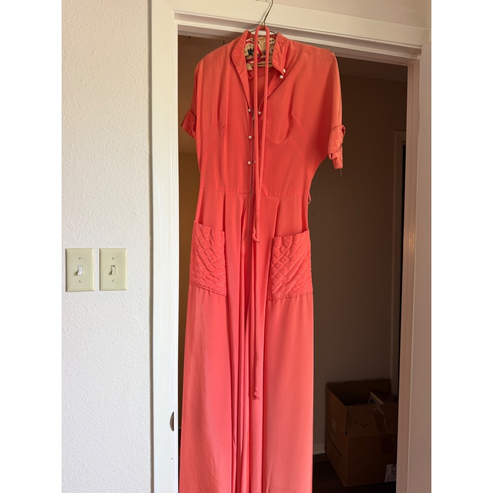 Vintage Maxan Coral Pink Quilted Pocket Housecoat Negligee Zipper Front Robe